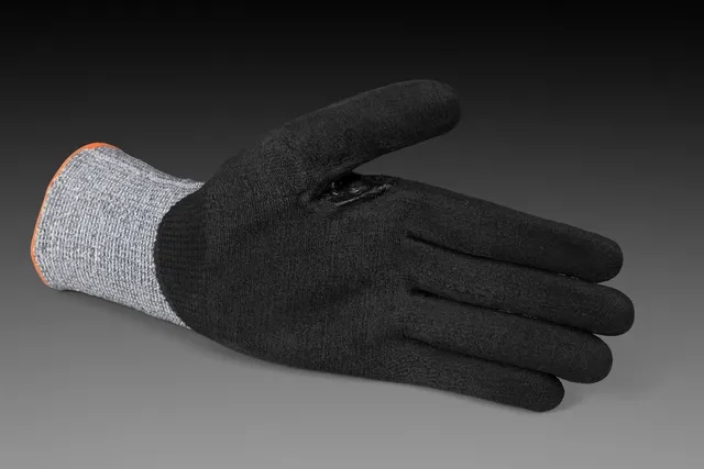 tesny prilehavy strih